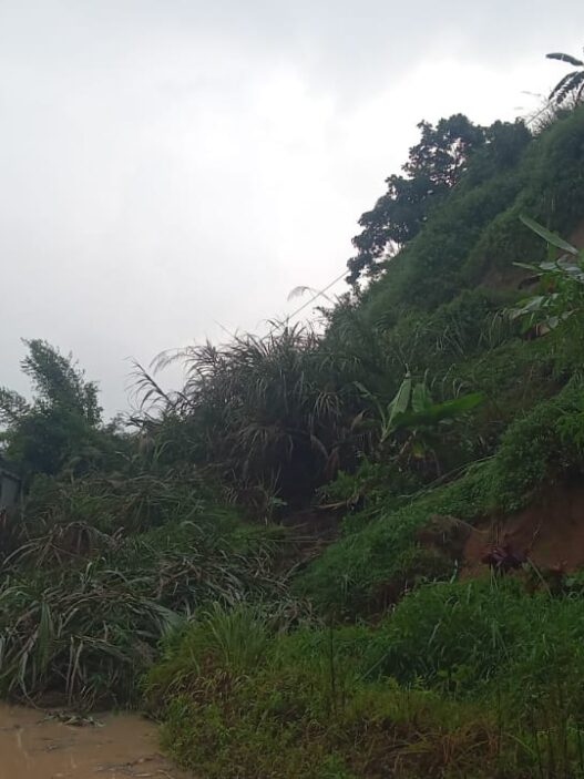 KA Ciremai Tertahan Longsor di Petak Jalan Maswati – Sasaksaat, KAI Daop 2 Bandung Sampaikan Permohonan Maaf dan Kerahkan Tim Tanggap Darurat
