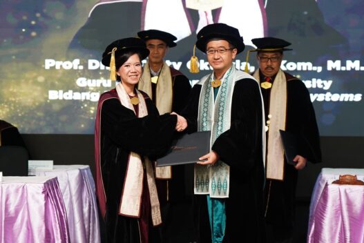 Saat AI Tak Bisa Berdiri Sendiri: BINUS Kukuhkan Prof. Tanty Oktavia, Soroti Pentingnya Human–AI Collaboration