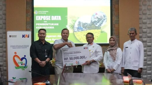 KAI Daop 2 Bandung Salurkan TJSL Lebih dari Rp1,1 Miliar di Tahun 2025