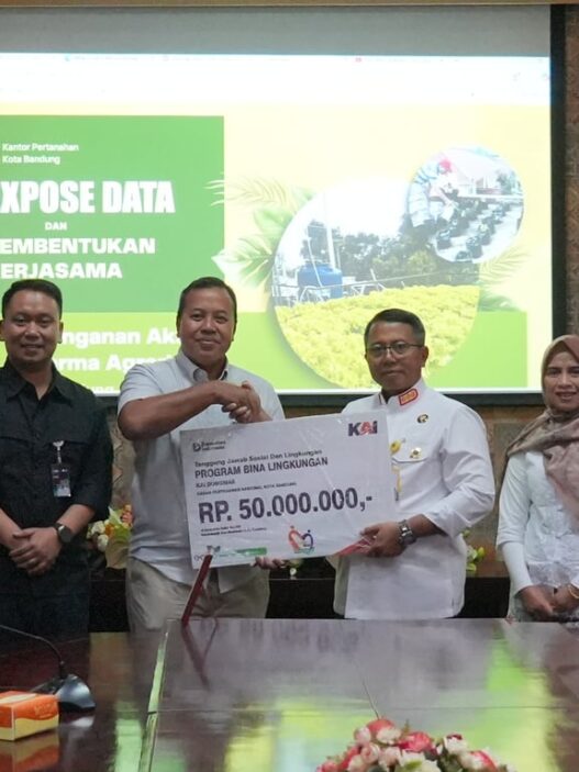 KAI Daop 2 Bandung Salurkan TJSL Lebih dari Rp1,1 Miliar di Tahun 2025