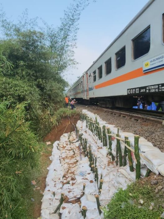 Penanganan Gogosan Jalur KA Cibeber–Lampegan Selesai, Perjalanan KA Siliwangi Kembali Normal