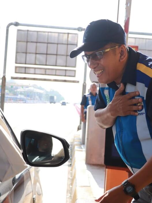 Rayakan Hari Konsumen Nasional, JTT Hadirkan Kejutan Manis bagi Pengguna Jalan Tol Trans Jawa
