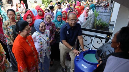 Sambut Hari Kartini, PAM JAYA dan TP PKK Bagi Toren Air Gratis kepada Para Ibu Pejuang Keluarga