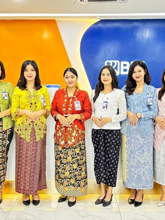 Kompak dan Anggun, Frontliner BRI Branch Office Jatinegara Kenakan Pakaian Nasional di Hari Kartini