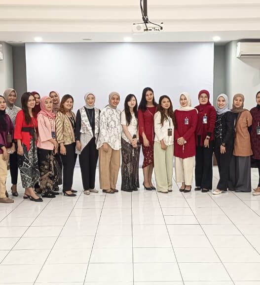 Semarak Hari Kartini, Pekerja BRI Branch Office Kramat Berlomba Tampilkan Pakaian Nasional Terbaik