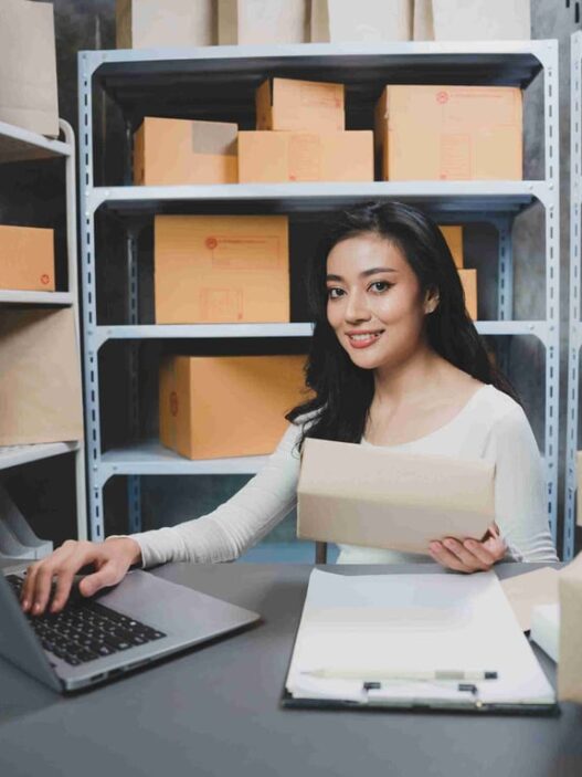 UMKM Go Global: Strategi Kirim Paket Ke Luar Negeri dengan Aman dan Terjangkau