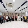 Peringati Hari Kartini, Pekerja BRI Branch Office Tanjung Priok Angkat Wastra Nusantara Lewat Pakaian Nasional