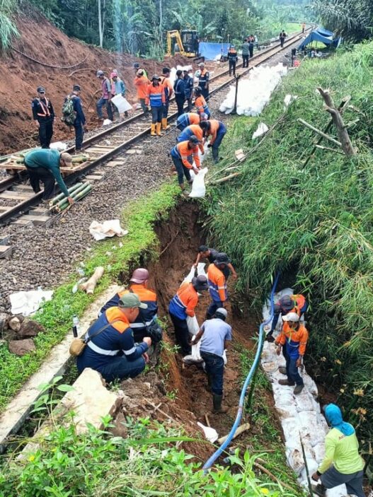 Perbaikan Gogosan Dikebut, KAI Daop 2 Bandung Targetkan Esok Hari Operasional KA Siliwangi Kembali Normal