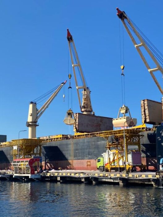 Pasokan Pupuk Terjaga, Pelabuhan Tanjung Wangi Catat Aktivitas Positif Awal Tahun