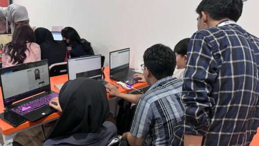 AI Center Makassar dan GDGoC UNM Kembali Gelar Study Jam Robotics dan IoT Bahas Koneksi ESP32 ke Web