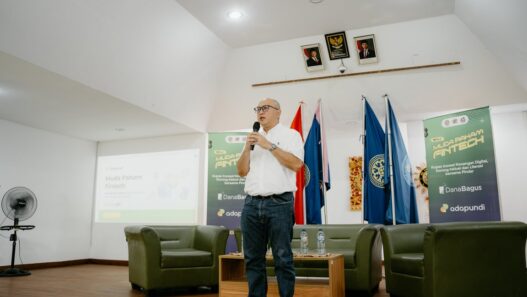 Masih Maraknya Pinjol Ilegal, Adapundi Berikan Literasi dan Inklusi Keuangan pada Mahasiswa dan UMKM di Bali