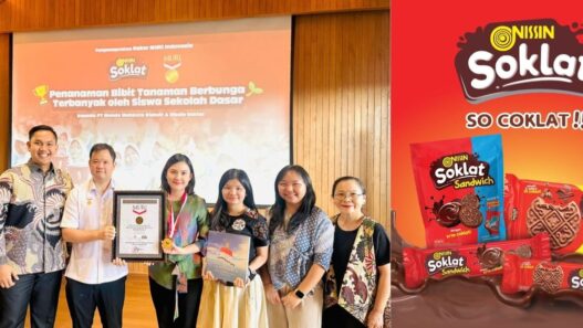 Ribuan Siswa SD Tanam Bunga, Nissin Soklat & PT Monde Mahkota Biskuit Raih Rekor MURI