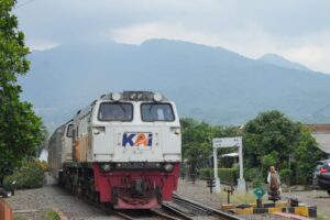 Untuk Keselamatan dan Kelancaran Perjalanan, Sejumlah KA Dialihkan Melewati wilayah Daop 2 Bandung Imbas Gangguan Perjalanan KA di Stasiun Bumiayu
