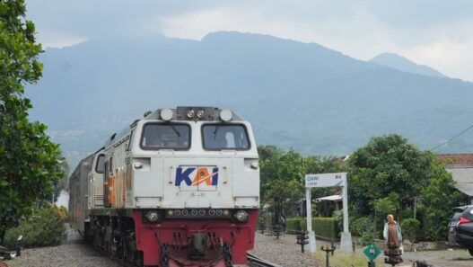 Untuk Keselamatan dan Kelancaran Perjalanan, Sejumlah KA Dialihkan Melewati wilayah Daop 2 Bandung Imbas Gangguan Perjalanan KA di Stasiun Bumiayu