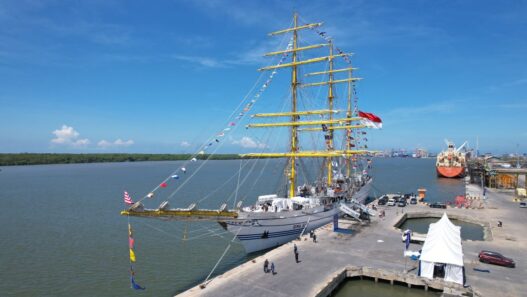 Jadi Gerbang Diplomasi Maritim, KRI Bima Suci Sandar di Pelabuhan Belawan