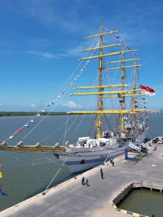 Jadi Gerbang Diplomasi Maritim, KRI Bima Suci Sandar di Pelabuhan Belawan