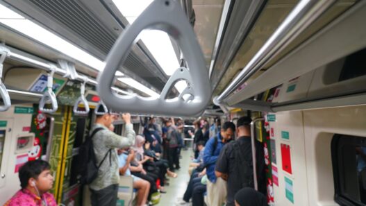 Transportasi Publik Makin Diminati Saat Libur Panjang, KAI Layani 195.141 Pengguna LRT Jabodebek