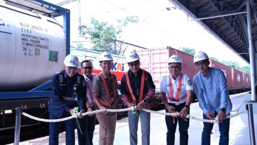 Moda Kereta Api Makin Bersaing, KAI Logistik Luncurkan 2 Rangkaian KA Kontainer Baru