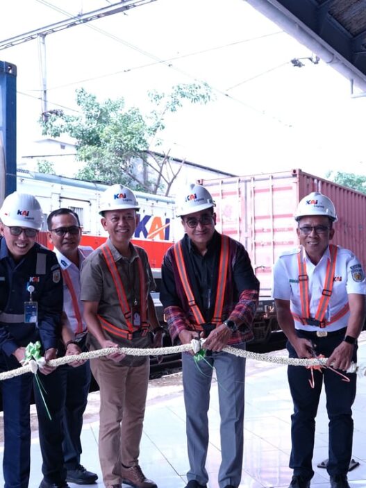 Moda Kereta Api Makin Bersaing, KAI Logistik Luncurkan 2 Rangkaian KA Kontainer Baru