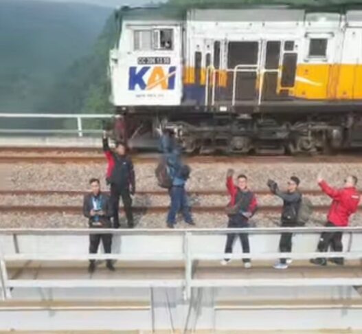 KAI Daop 2 Bandung Larang Masyarakat Masuki Area Terbatas Perekeretaapian Demi Keselamatan