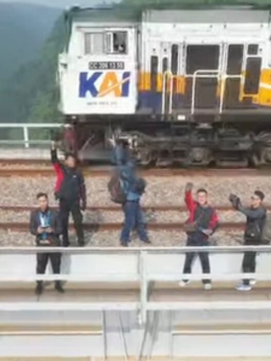 KAI Daop 2 Bandung Larang Masyarakat Masuki Area Terbatas Perekeretaapian Demi Keselamatan