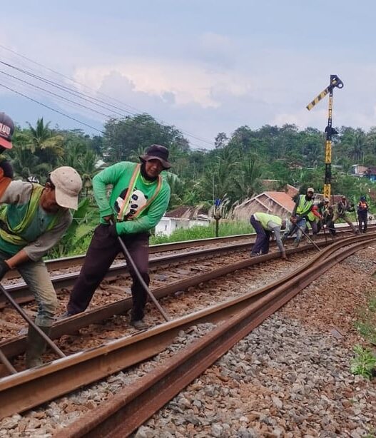 KAI Daop 2 Bandung Ganti 2.800 Meter Rel Untuk Tingkatkan Keselamatan dan Kenyamanan Perjalanan KA