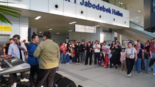 LRT Jabodebek “Music On Track”, Hadirkan Pengalaman Perjalanan yang Lebih Seru di Stasiun Halim