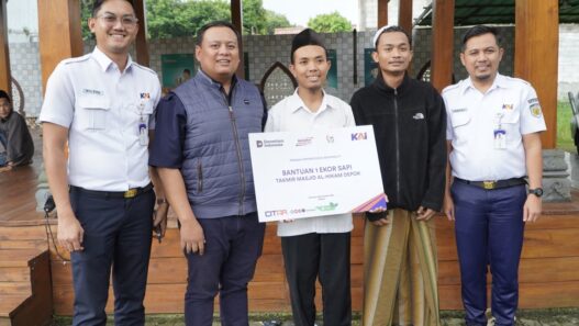 Sambut Idul Adha, KAI Daop 1 Jakarta Salurkan Bantuan Hewan Qurban melalui Program TJSL kepada Lembaga Sosial