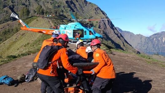 Helikopter FINNS Search & Rescue berhasil evakuasi wisatawan terluka dari Gunung Rinjani