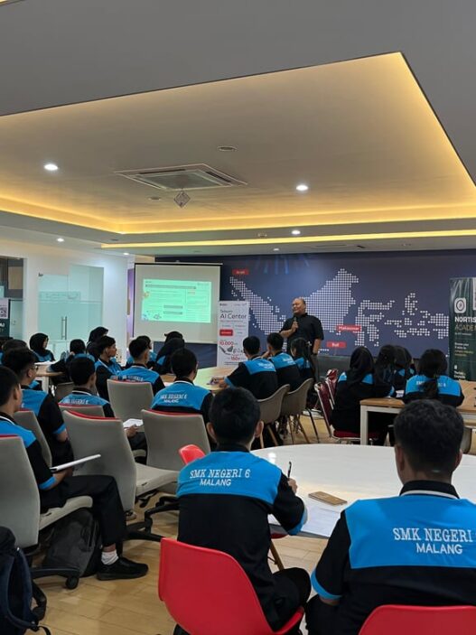 Kunjungan Industri SMKN 6 Malang di Telkom AI Center Mendorong Pemahaman Teknologi dan Inovasi di Era Digital