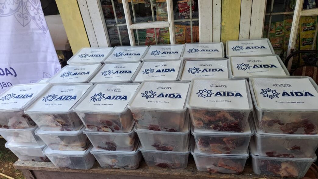 AIDA Kemlu Azerbaijan dan OIC Youth Indonesia Salurkan 500 Paket Daging Kurban bagi Masyarakat di Bogor dan Sukabumi