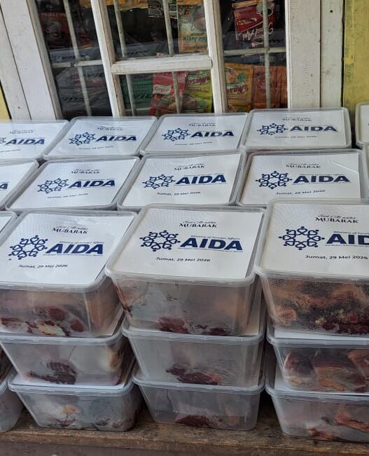 AIDA Kemlu Azerbaijan dan OIC Youth Indonesia Salurkan 500 Paket Daging Kurban bagi Masyarakat di Bogor dan Sukabumi