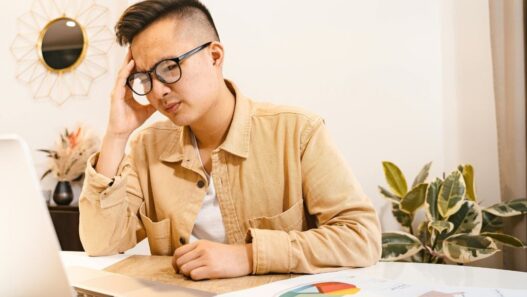 Dolar Menguat, Perlukah Memikirkan Ulang Rencana Traveling ke Luar Negeri?