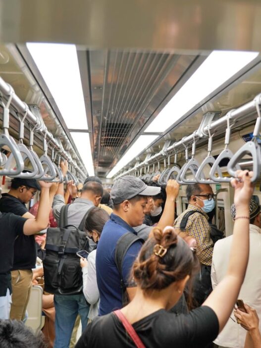 KLB Uji Coba LRT Jabodebek Mulai Dimanfaatkan Pengguna pada Jam Sibuk Pagi