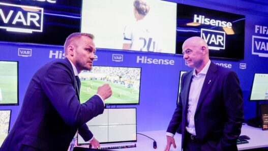 Hisense TV RGB-MiniLED Jadi Layar Resmi IBC Piala Dunia FIFA 2026™: Presiden FIFA Uji Langsung Sistem VAR