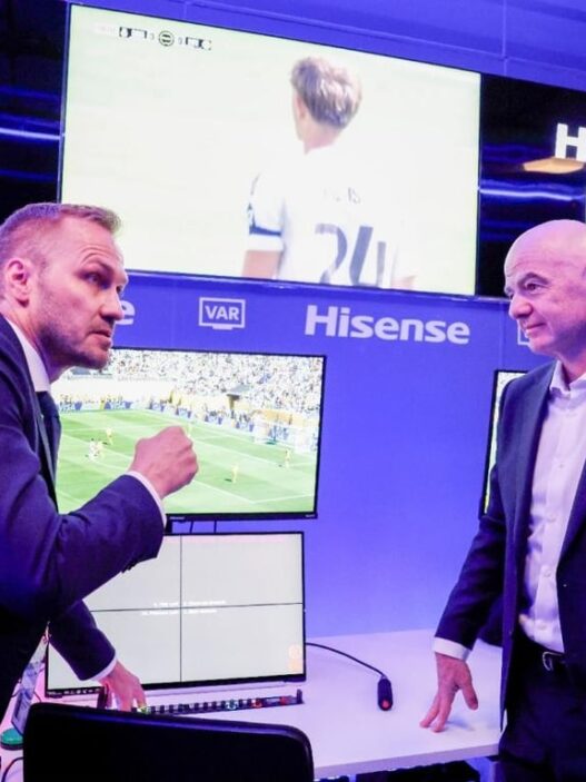 Hisense TV RGB-MiniLED Jadi Layar Resmi IBC Piala Dunia FIFA 2026™: Presiden FIFA Uji Langsung Sistem VAR