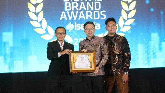 BRI Life Borong Tiga Penghargaan Sebagai Apresiasi Pencapaian Soliditas Finansial dan Inovasi Digital