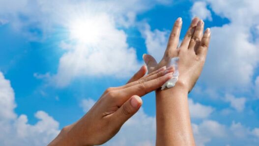 Apakah Bayi Perlu Sunscreen? Ini Penjelasan untuk Orang Tua