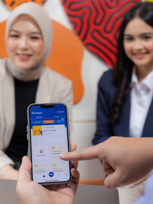 Bank Raya Dukung Inklusi Keuangan Digital Generasi Muda dan K-popers  di P-Land: K-pop Art Market Vol.5