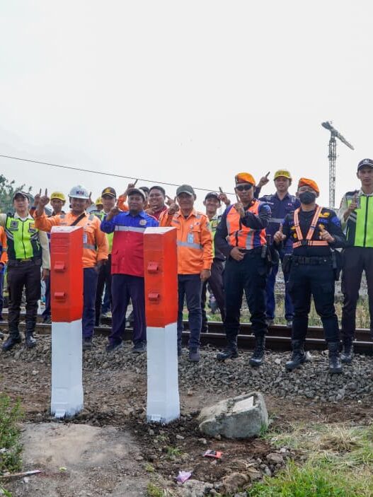 KAI Bersama Unsur Kewilayahan Perkuat Keselamatan dengan Penataan Akses Jalur Kereta di Kampung Cipondang