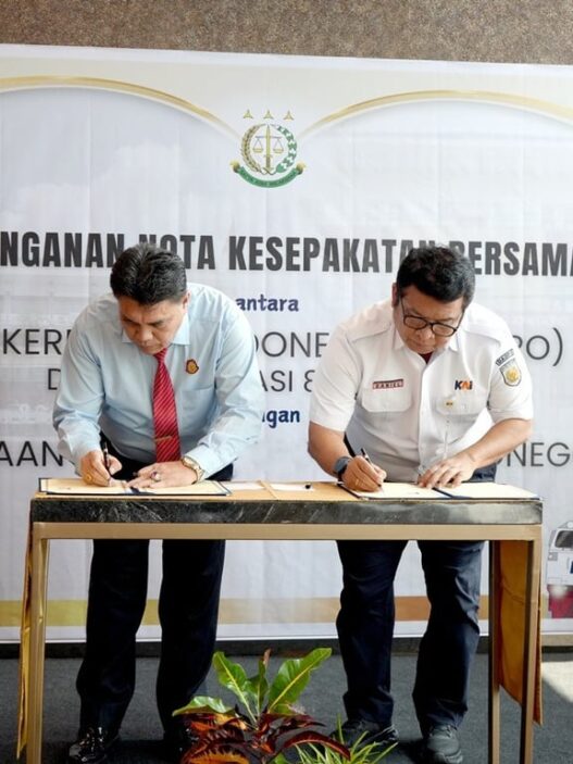 Perkuat Sinergi Perlindungan Aset Negara dan Kepastian Hukum, KAI Daop 8 Surabaya dan Kejari Bojonegoro Tandatangani MoU