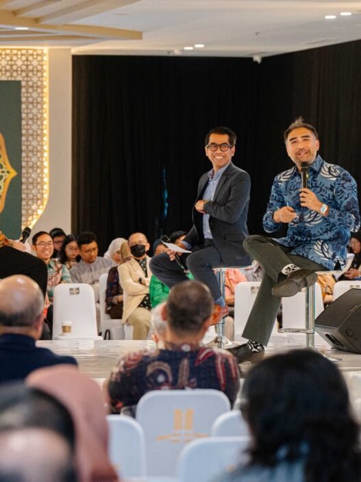                 Iskandar
Ezzahuddin, Presiden Direktur Prudential Syariah, saat paparannya di sesi